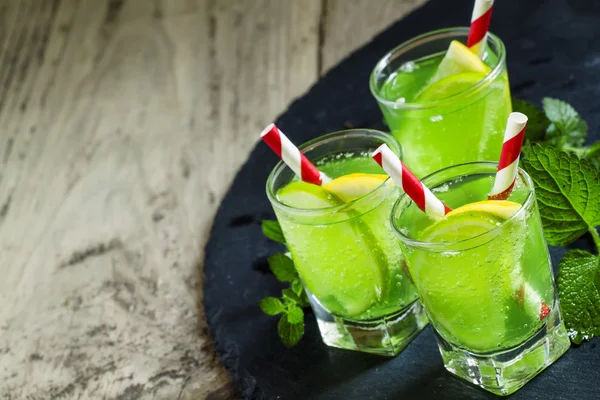 Minzlimonade mit Zitrone und Limette — Stockfoto