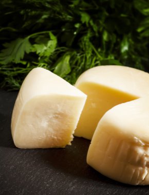 Geleneksel Kafkas ev yapımı peynir sulguni