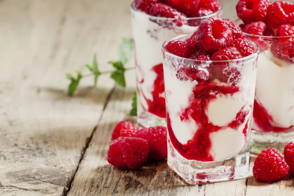 Raspberry ice cream with berries and mint — Stock Photo, Image