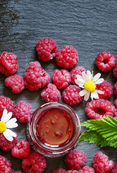 Raspberry jam and fresh raspberries — Stock Photo, Image