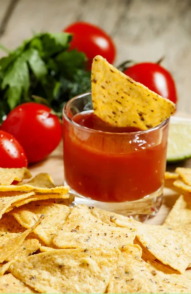 Nachos och tomatsås — Stockfoto