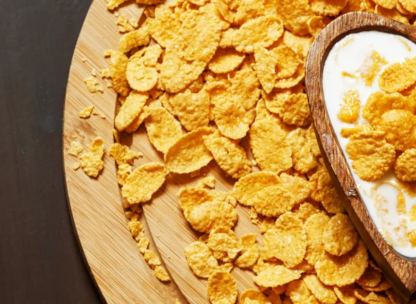 Gesundes Frühstück: Cornflakes mit Milch — Stockfoto