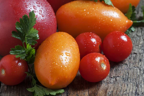 Orange, pink and red cherry tomatoes — Stock Photo, Image