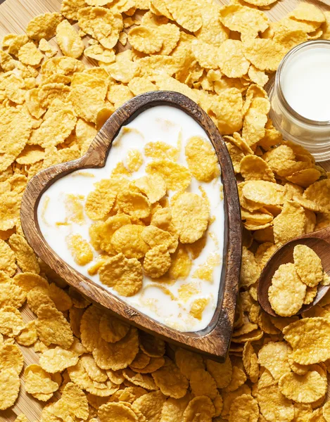 Healthy breakfast: cornflakes with milk — Stock Photo, Image