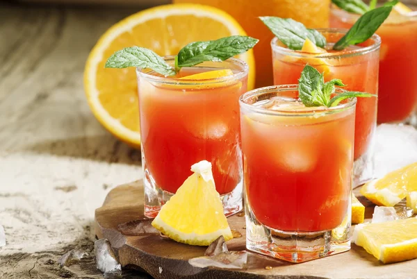 Frischer Orangensaft mit Fruchtfleisch — Stockfoto