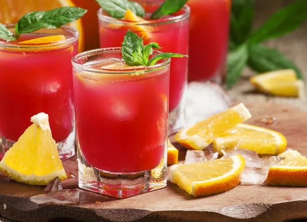 Frischer Orangensaft mit Fruchtfleisch — Stockfoto