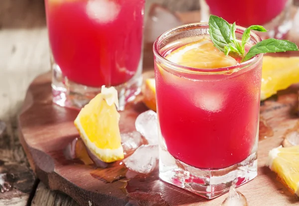 Frischer Orangensaft mit Fruchtfleisch — Stockfoto