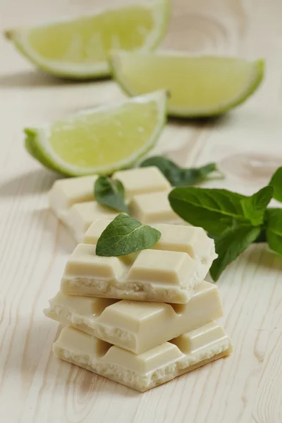 Chocolate branco com hortelã e limão — Fotografia de Stock