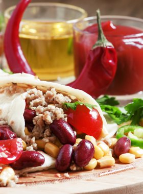 Geleneksel Meksika burrito 