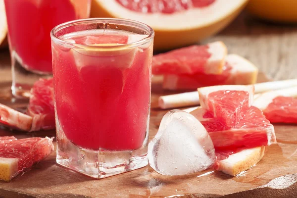 Succo fresco di pompelmo rosso — Foto Stock