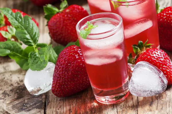 Fresh strawberry juice — Stock Photo, Image