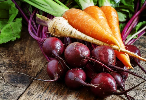 Barbabietole e carote fresche biologiche — Foto Stock