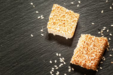 Susam tohumu bal ve dağınık tahıl Bar 