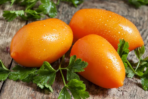Naranja tomates grandes — Foto de Stock
