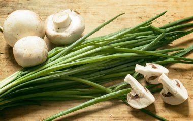 Tahtada taze mantarlar