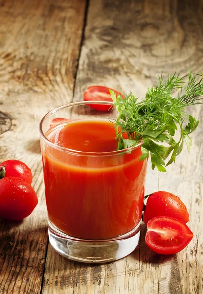 Pomidor świeży sok z ziołami — Zdjęcie stockowe