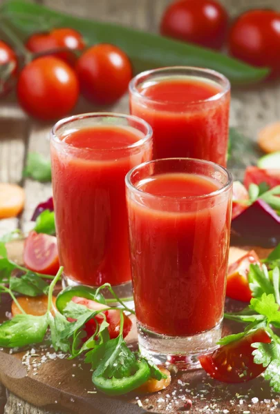 Frischer roter Gemüsecocktail — Stockfoto
