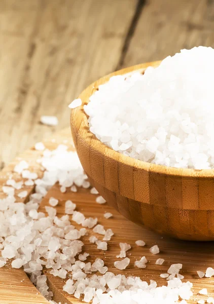 Duży sól morze białe drewniane miski — Zdjęcie stockowe