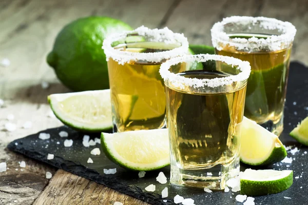Gold mexikanischer Tequila — Stockfoto