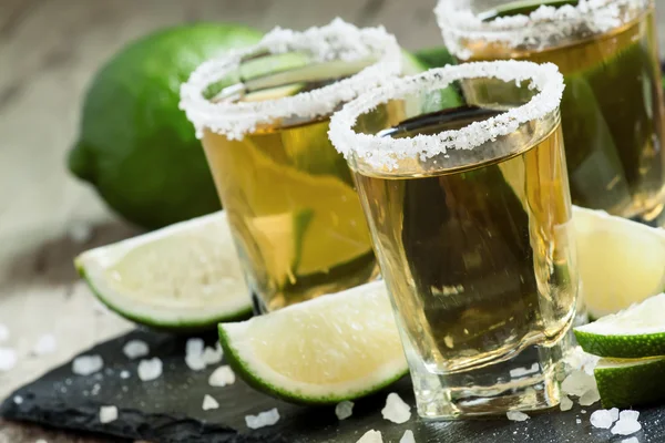 Gold mexikanischer Tequila — Stockfoto