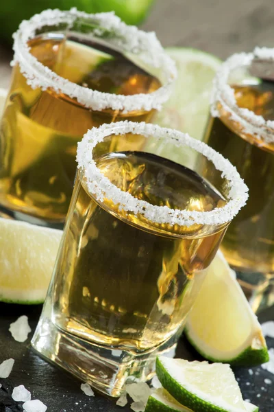 Gold Mexican tequila — Stock Photo, Image