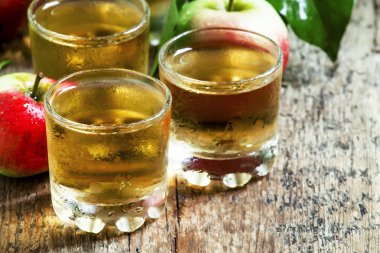 Serin ferahlatıcı elma suyu 