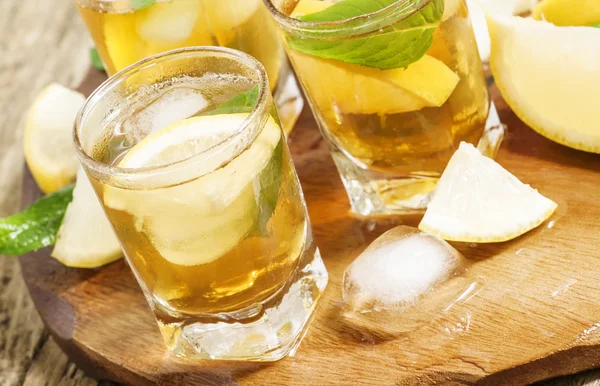Fresh Cold black tea with lemon — Stock Photo, Image