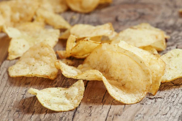 Golden potato chips — Stock Photo, Image