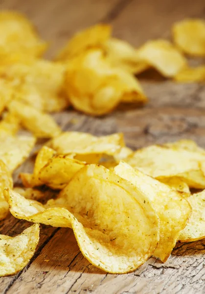 Golden potato chips — Stock Photo, Image