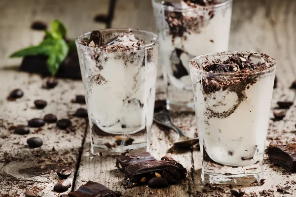 Dessert i mörk choklad — Stockfoto