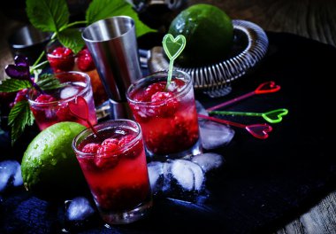 Ahududu-kireç soğuk limonata