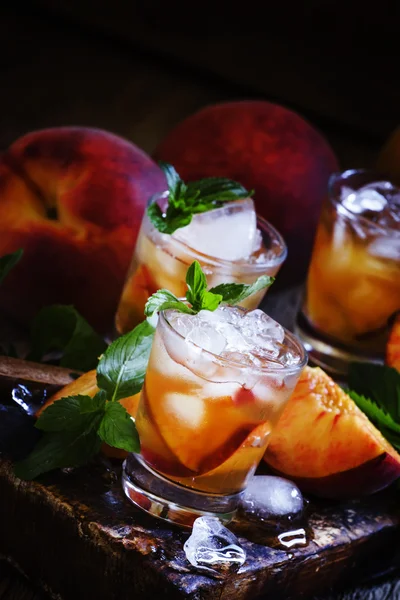 Персиковый чай — стоковое фото