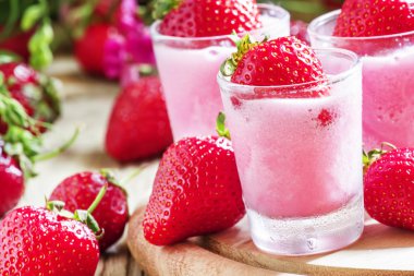 Çilek granita, seçici odak