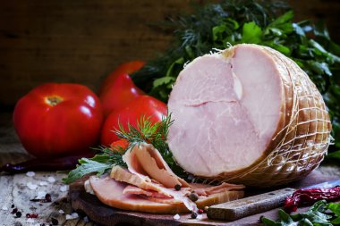 Domuz jambon, otlar ve baharatlar