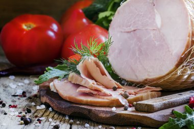 Domuz jambon, otlar ve baharatlar