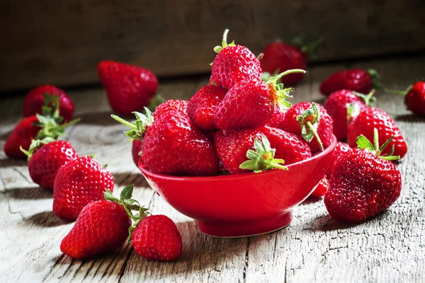 Frische Erdbeeren, selektiver Fokus — Stockfoto