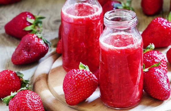 Çilek smoothies, seçici odak