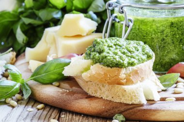 Bruschetta pesto ile