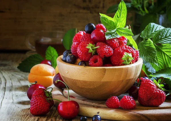 Frutas y bayas de verano — Foto de Stock