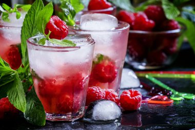 Ahududu mojito alkollü kokteyl