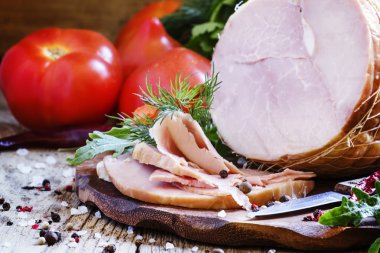 Domuz jambon, otlar ve baharatlar