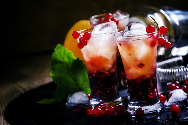 Alkoholischer Cocktail im Sommer — Stockfoto