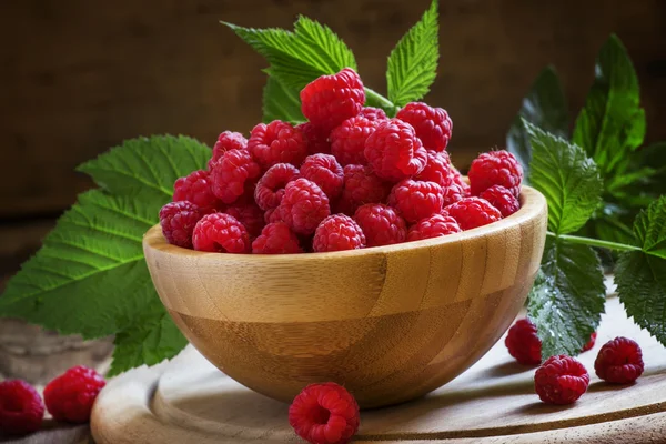 Fresh ripe raspberries in bowl — Stock Photo, Image