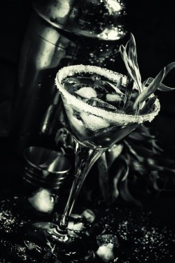 Vermut ve buz ile kokteyller