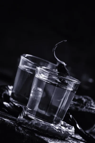 Vodka con pepe, immagine in bianco e nero — Foto Stock