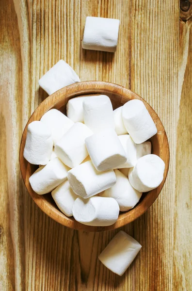 Grote marshmallows in kom — Stockfoto