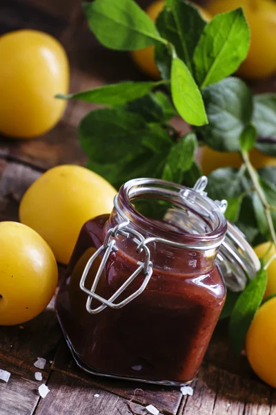 Zoetzure plum saus — Stockfoto