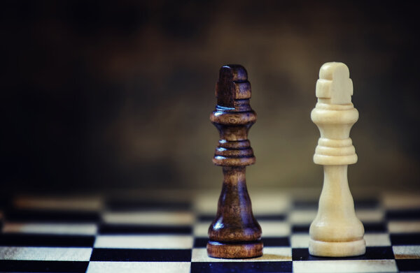 шахматы на доске