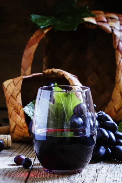 Dry red wine on a table — Stock Photo, Image
