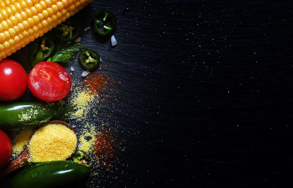 Mexikói étel, a kukorica, a grill, fűszerek — Stock Fotó